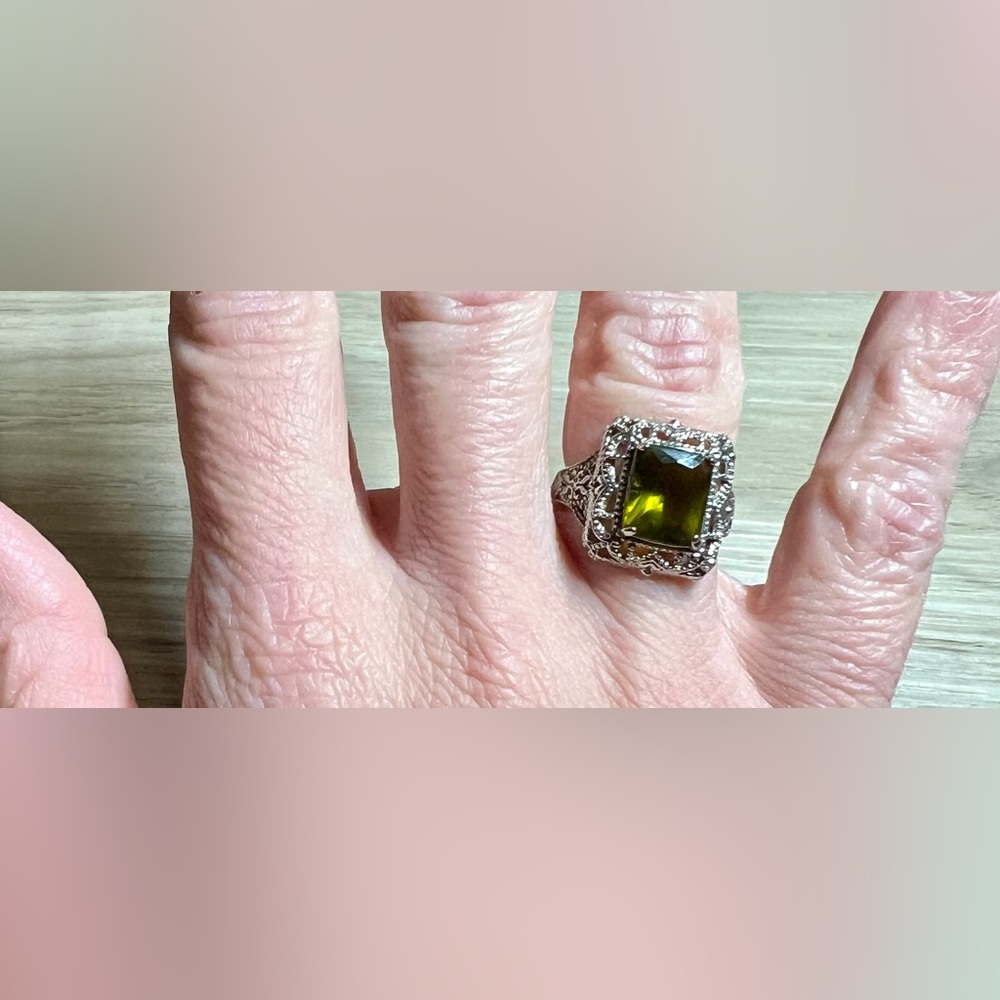 Vintage Art Deco Sterling Silver Olive Green Peridot Filigree Ring, Size 6 - Picture 8 of 10